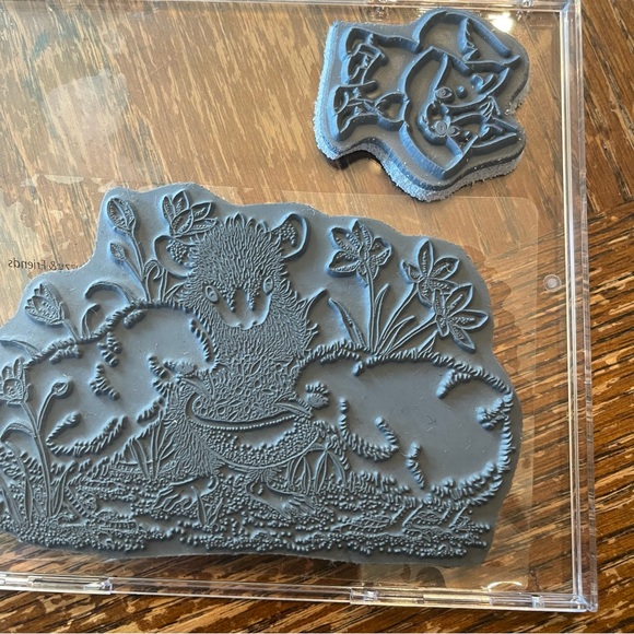 Stampendous House Mouse Cling Rubber Stamp Sharing Seed Hmcp22 Muzzy & Friends#2 - Picture 2 of 3